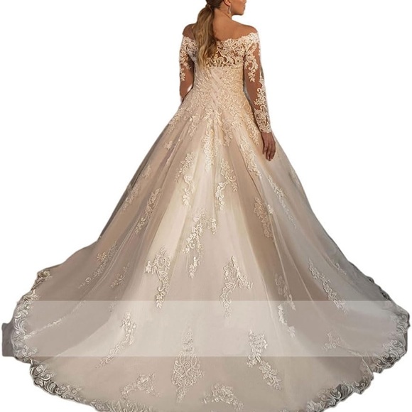 Champagne lace wedding gown - Picture 4 of 13